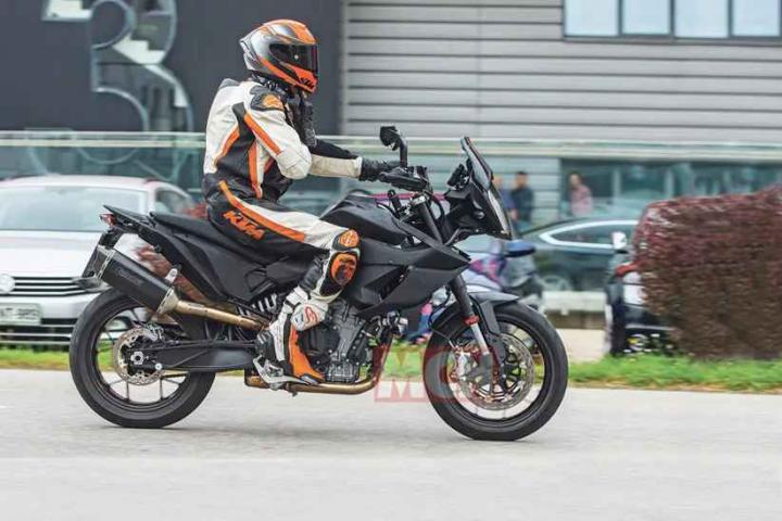 KTM testing a new model; could be the 890 SMT 