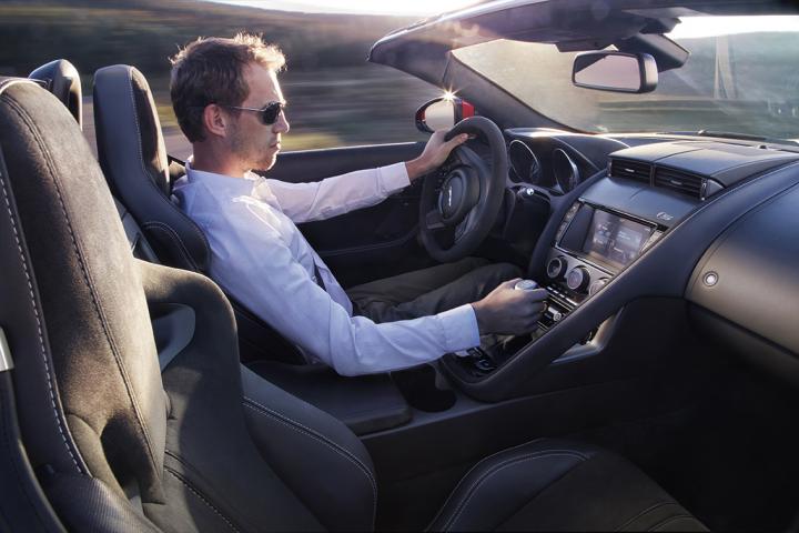 2016 Jaguar F-Type to get a 6-speed manual transmission 