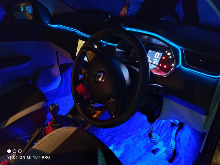DIY: Neon highlights on the dashboard of the Renault Triber 