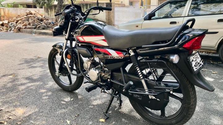 cd deluxe old bike price