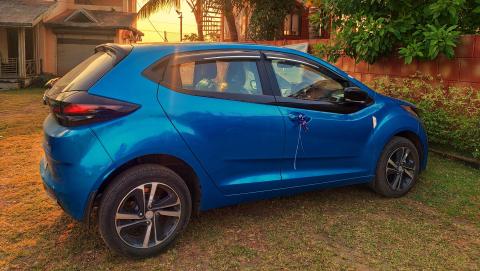 Replaced my Hyundai i10 with Tata Altroz: 16 sightings after 450 km| Roadsleeper.com